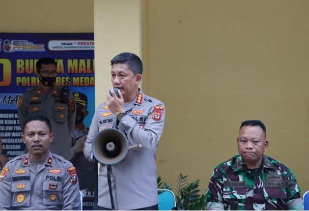  Kunjungi Polsek Medan Timur, Kapolrestabes Medan: Tingkatkan Kewaspadaan dan Perketat Penjagaan Tamu Masuk