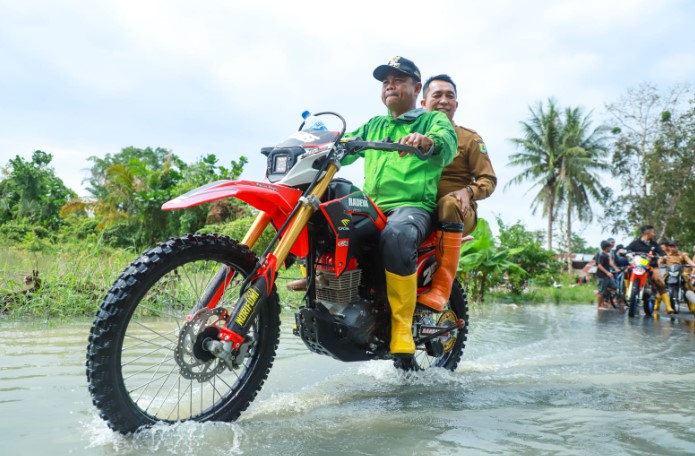  Naik Trail, Bupati Sergai Turun Langsung Tinjau Posko dan Bantuan Banjir