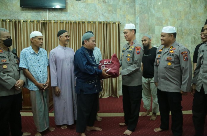  Subuh Berjamaah di Masjid Al-Manar, Wakapolda Sumut: Mari Lakukan Perubahan dari Diri Sendiri