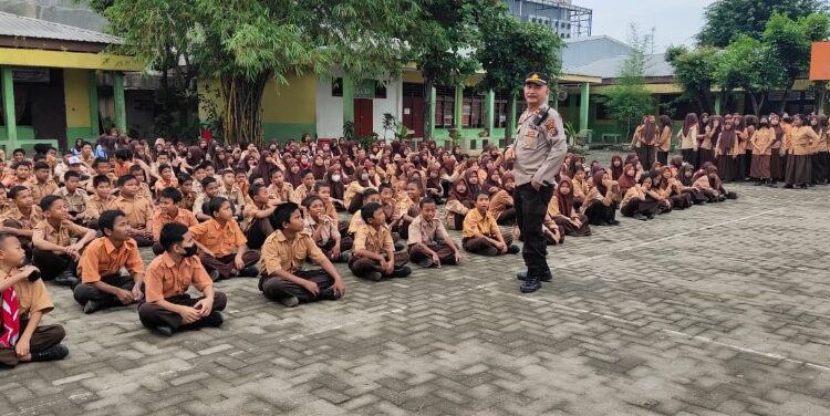  Polsek Percut Sei Tuan Go to School di SMP Negeri 17 Medan