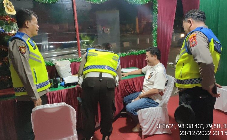 Kombes Pol Yushfi Nst Baintelkam Mabes Polri Cek Pos Pengamanan Nataru 2023 di Jalan Kapten Muslim Medan Helvetia