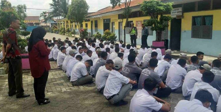 Sat Lantas Polresta Deli Serdang Gelar Police Go To School di SMK Wira Jaya