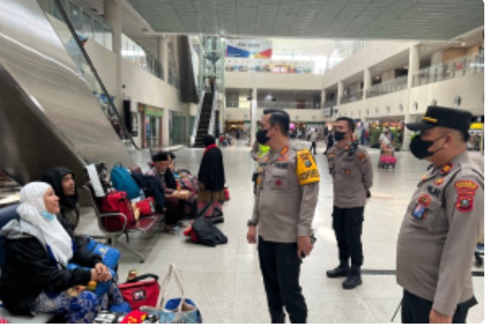 Kapolresta Deli Serdang Pantau Arus Mudik di Bandara Kuala Namu