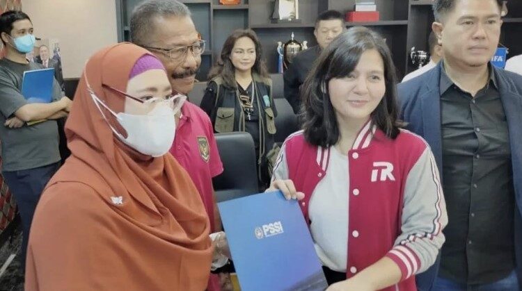 Klub Bola Kaki Dukung Erick Thohir-Ratu Tisha di PSSI