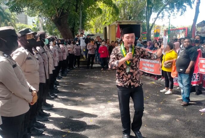  Polrestabes Medan Kawal Unras MTBB di DPRD Sumut