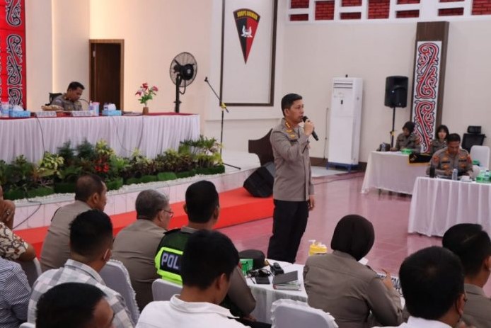 Kapolrestabes Medan Pimpin Anev Operasional Tahun 2023 di Mako Sat Brimob Polda Sumut