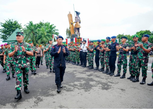  Kapolri Tegaskan TNI-Polri Kawal Seluruh Kebijakan Pemerintah Terkait Pembangunan Papua