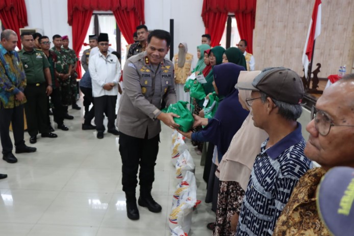  Wakapolrestabes Medan Hadiri Pendistribusian Zakat Nasional pada Kaum Duafa