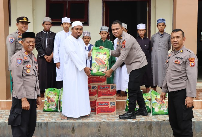 Polres Morowali Bersama Jajarannya Gelar Jumat Curhat di Dua Pondok Pesantren