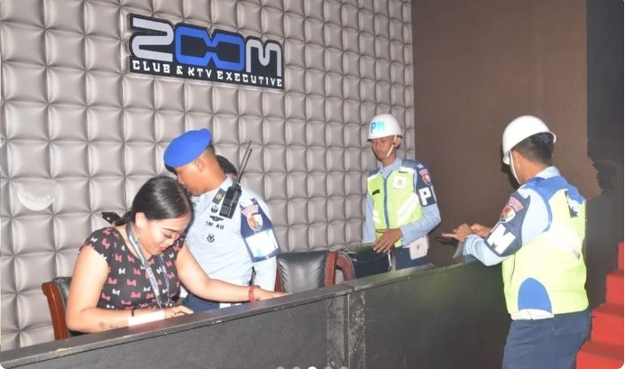  POM AU Lanud Soewondo Bersama Polsek Medan Baru Razia Zoom Club dan KTV Executive Komplek CBD