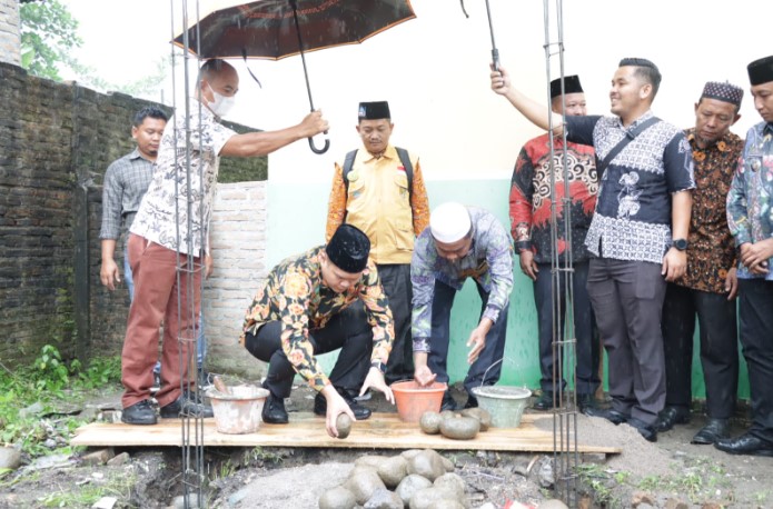  Bupati dan Wabup Sergai Letakkan Batu Pertama Pembangunan Musala Ke-23 Program “Geser Muse”