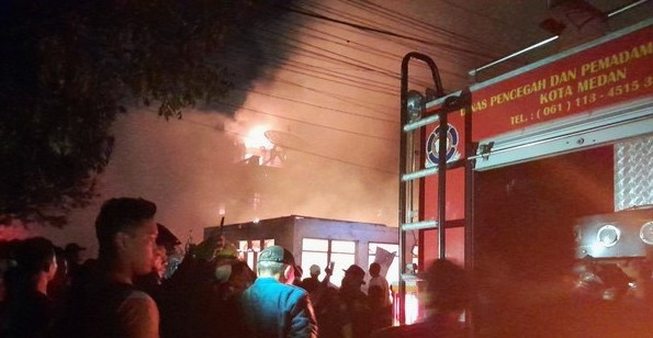  7 Rumah Terbakar di Jalan Bromo dan 1 Warga Luka