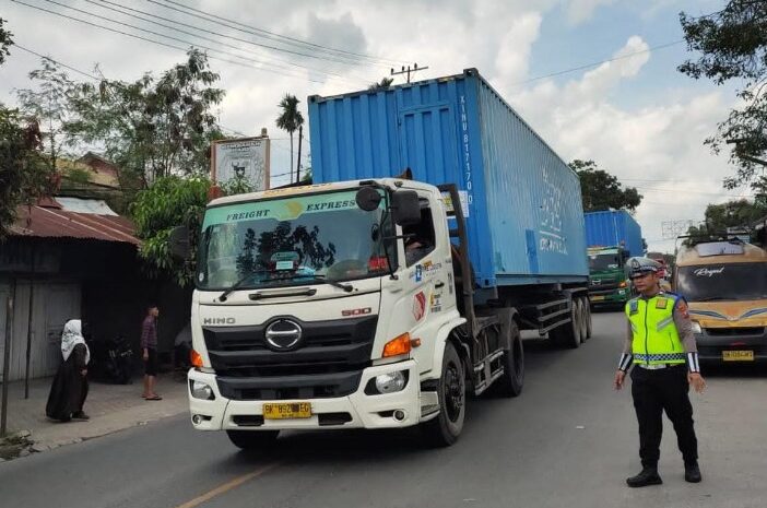  Sukseskan Event Internasional, Jajaran Sat Lantas Polres Simalungun Kawal Ketat Jalur Pengantaran Logistik F1H2O