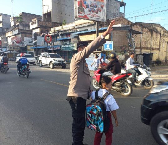  Personil Polsek Indrapura Rutin Laksanakan Pos Padat Pagi dan Atur Lalin