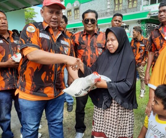 Jumat Berkah, PAC Pemuda Pancasila Kecamatan Medan Denai Salurkan 200 Paket Sembako