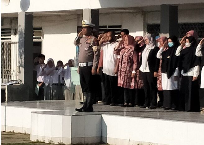  Kanit Turjagwali Polres Sergai Pimpin Upacara Bendera di Sekolah Yayasan Kartini Utama