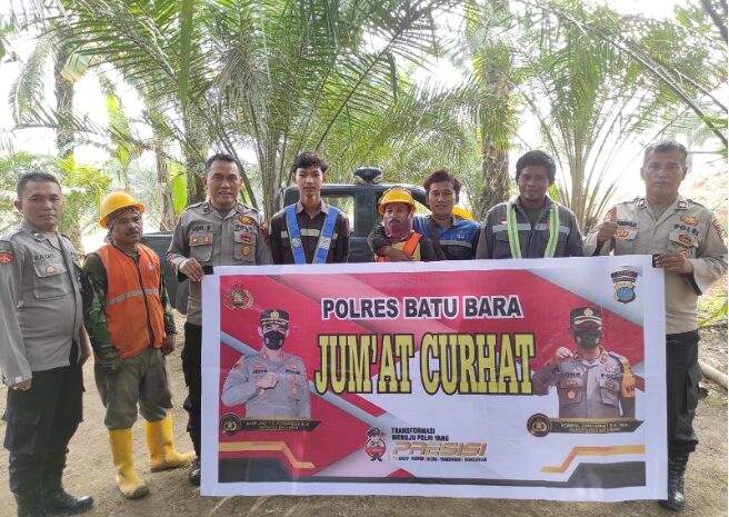  Polsek Lima Puluh Gelar Jumat Curhat di Balai Desa Mangkai Lama