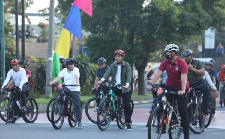 Kapolda Sumut Gowes Bersama Presiden Jokowi Keliling Kota Medan