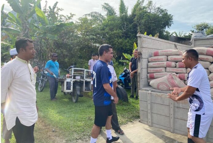 Kapolres Batubara Serahkan Bantuan 100 Sak Semen Untuk Pembangunan Madrasah Al- Insa Nul Yakin