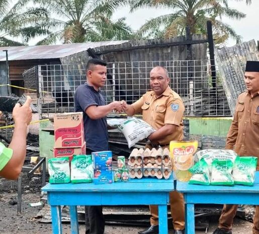  Ringankan Beban Korban Kebakaran, Pemkab Labuhanbatu Salurkan Bantuan Sembako