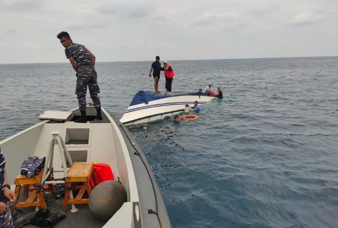 Speed Boat Bupati Morowali Terbalik di Tanjung Batu Munuk       