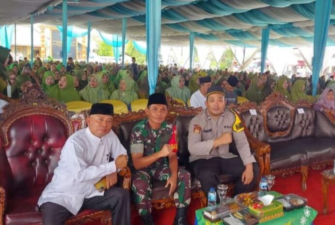  Sinegritas Pemdes, Babinsa dan Bhabinkamtimas Hadiri Pengajian Triwulan Muslimat NU di Desa Sidomulyo