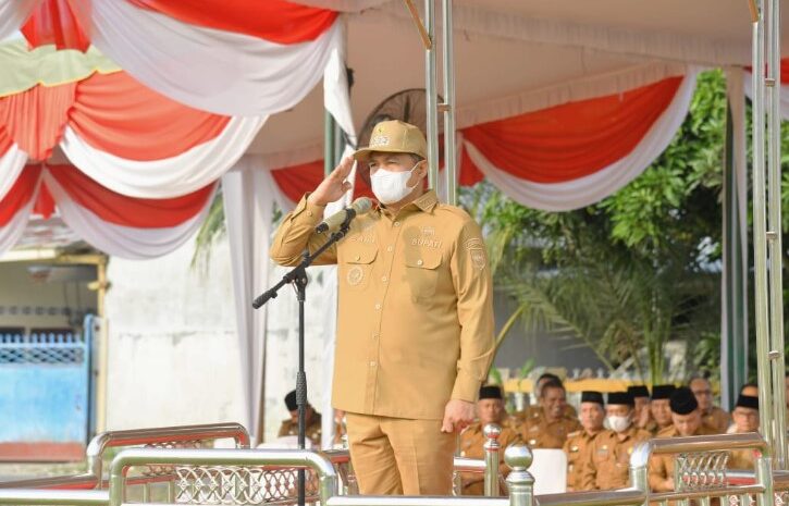  Pimpin Apel Gabungan ASN, Bupati Batubara Berikan Tali Asih Kepada Petugas Kebersihan