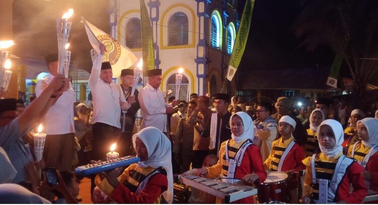  Sambut Bulan Ramadhan 1444 H, Bupati dan Wabup Sergai Lepas Peserta Pawai Obor di Kecamatan Tanjung Beringin