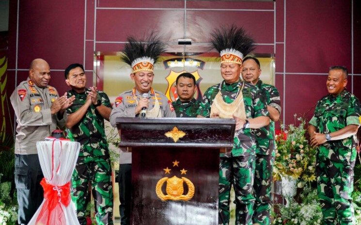  Ratas Bareng Presiden, Kapolri Tegaskan TNI-Polri Kawal Seluruh Kebijakan di Papua