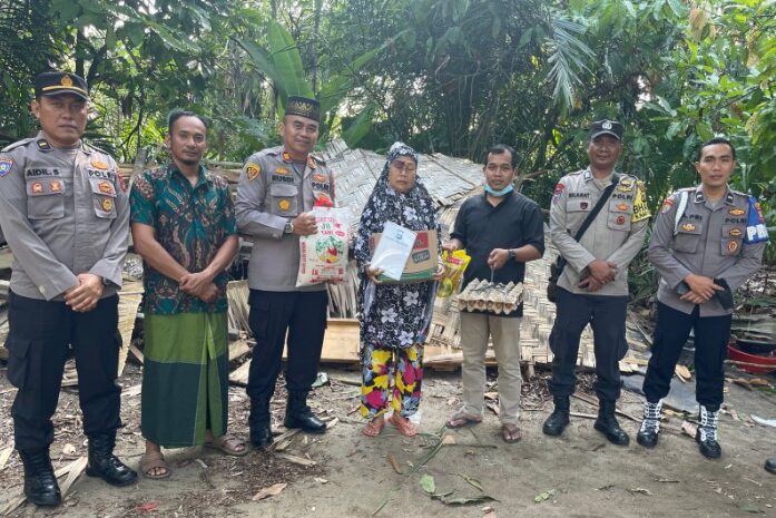  Rumah Warga Roboh Ditimpah Pohon Tumbang, Kapolsek Lima Puluh Serahkan Bantuan Dari Kapolres Batubara