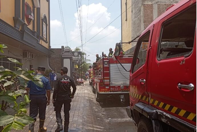 Gedung IPWL LRPPN Bhayangkara Indonesia Keluarkan Asap Hitam, 5 Damkar Dikerahkan