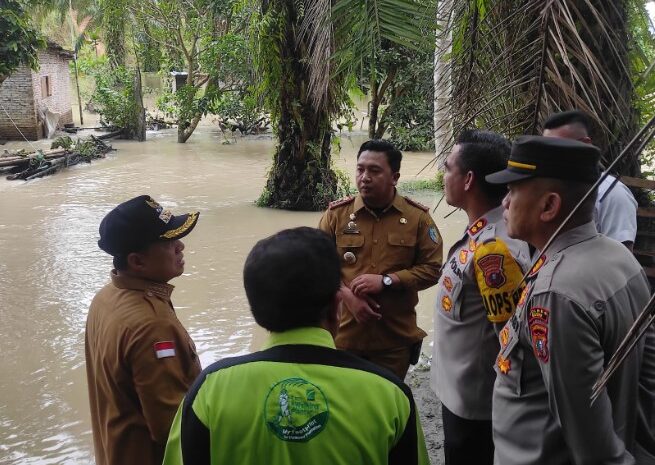 Kapolres Bersama Bupati Batubara Cek Banjir di Kelurahan Lima Puluh