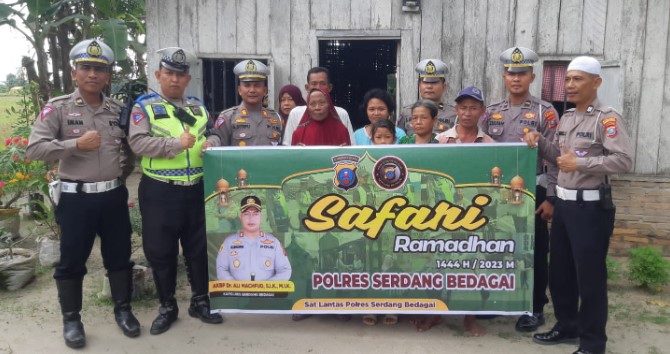 Safari Ramadhan Polres Sergai, Satlantas Salurkan Bantuan Kepada Warga Desa Tanah Merah dan Tebing Tinggi