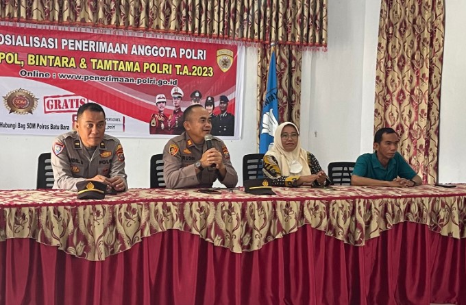 Polsek Lima Puluh Gelar Sosialisasi Penerimaan Anggota Polri Tahun 2023 di SMAN 1