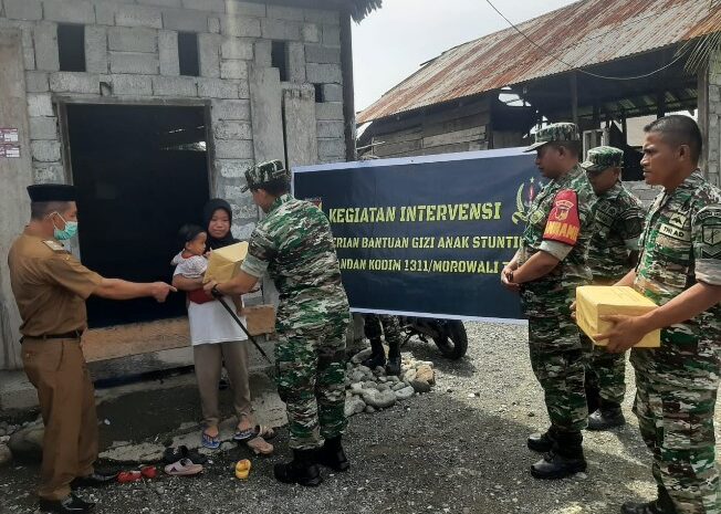  Dandim 1311/Mrw Salurkan Tali Asih dan Asupan Gizi Untuk Anak Stunting