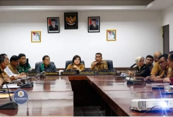  Bupati Karo Pimpin Rapat Persiapan Penertiban Alih Fungsi Kawasan Penggembalaan Mbal-Mbal Petarum