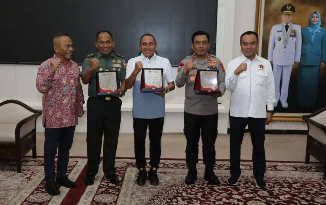  Kapolda Sumut Terima Penghargaan Sukseskan Hari Pers Nasional 2023