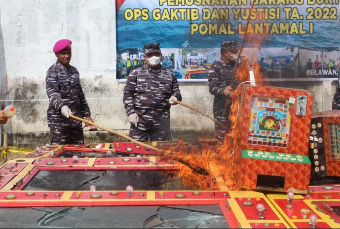 Danyonmarhanlan I Hadiri Pemusnahan Barang Bukti Ops Gaktib dan Ops Yustisi Pomal Lantamal 1