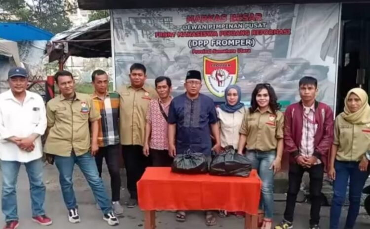  Kolaborasi DPP Fromper Sumut Bersama Media Center Berbagi Takjil di Bulan Suci Ramadhan 1444 H