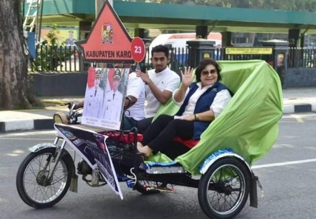  Melaju Dengan Becak Bermotor, Bupati Karo Hadiri Musrenbang Provinsi