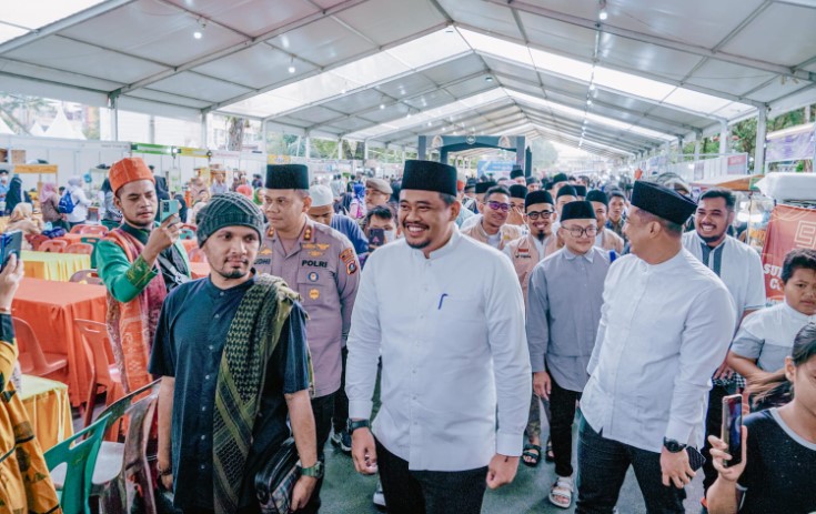  Ustadz Hanan Attaki Apresiasi Upaya Bobby Nasution Majukan UMKM Melalui Ramadhan Fair