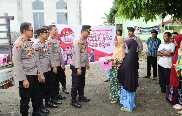 Raih Berkah Ramadhan, Polres Morowali Kembali Salurkan 100 Paket Sembako di Desa Lanona