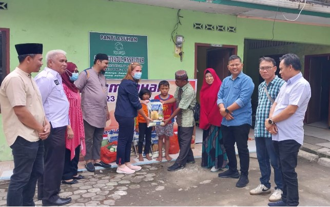 Safari Ramadhan SMSI Sumut Berlanjut, Serahkan Bahan Pokok ke Panti Asuhan Al Jamiyatul Washliyah