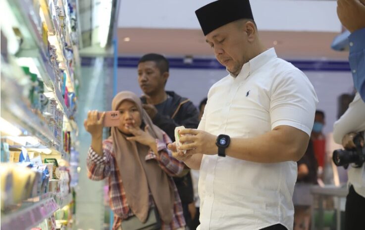 Cegah Makanan Tak Layak Konsumsi Beredar, Dinas Koperasi UKM Perindag Sidak Berastagi Supermarket