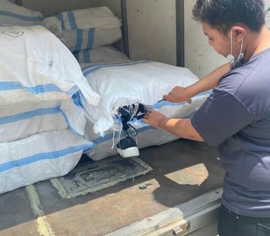  Polda Sumut Gerebek Cargo JNT di Komplek Pergudangan Intan