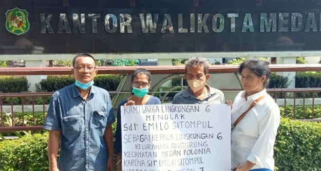 Warga Geruduk Kantor Camat Polonia, Tolak Hasil Pemilihan Kepling VI Kelurahan Anggrung