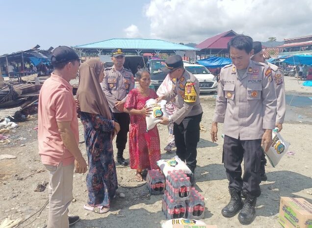 Kapolres Morowali Serahkan Bantuan Kepada Korban Bencana Kebakaran Pasar Bente