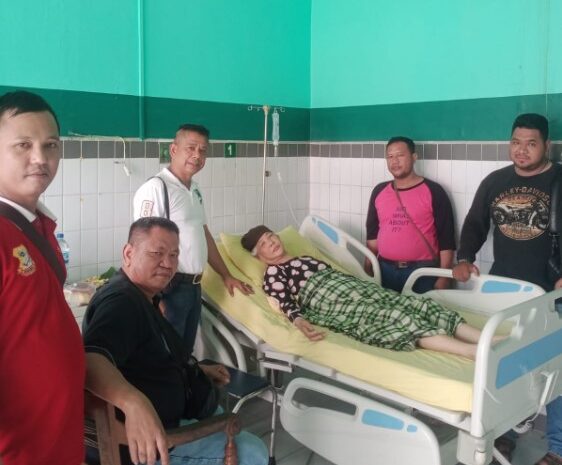  Ketua Pewarta Jenguk Ibu Kandung Ketua PAC PP Medan Area di RS Haji Medan