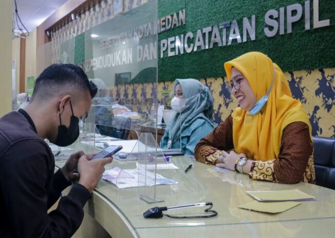  Antusias Masyarakat Mengurus Adminduk Pasca Libur Idul Fitri Sangat Tinggi, Disdukcapil Kota Medan Tetap Berikan Pelayanan Maksimal