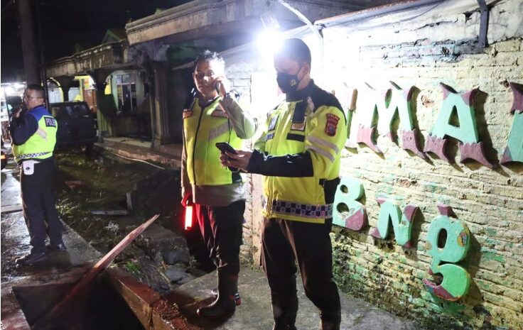  Kapolrestabes Medan Pantau Jalur Medan – Berastagi Pasca Banjir Bandang di Sembahe